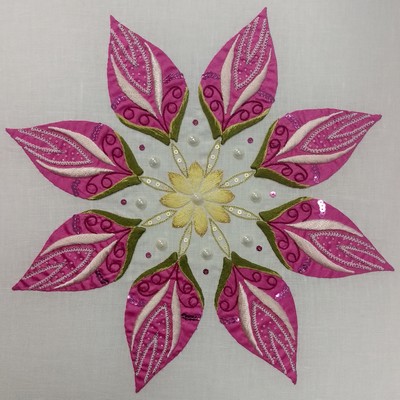 Appliqué fleuri.